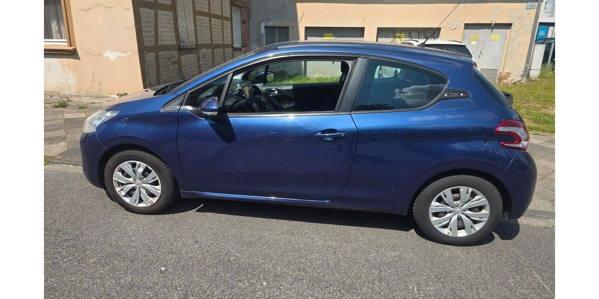 Peugeot 208 163.000 km 3.450 &euro; Düsseldorf 40591