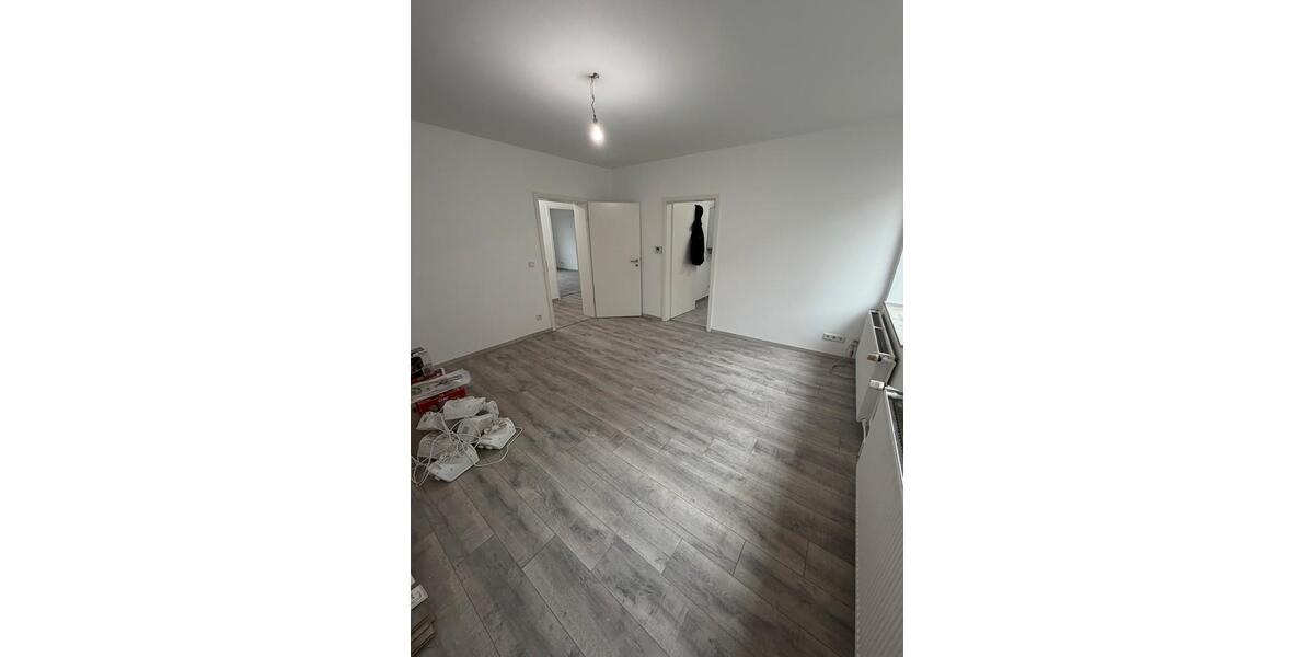 Erdgeschoßwohnung Solingen - 4 Zimmer, 81 m&sup2;, 950&euro; | Angebot:24729833