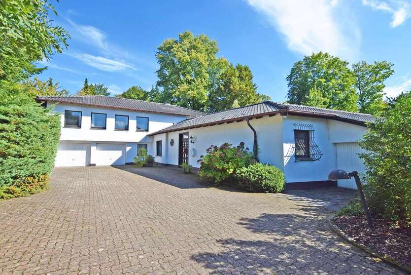 Haus zum Kaufen in Essen 1.500.000 € 293 m² 10 zimmer