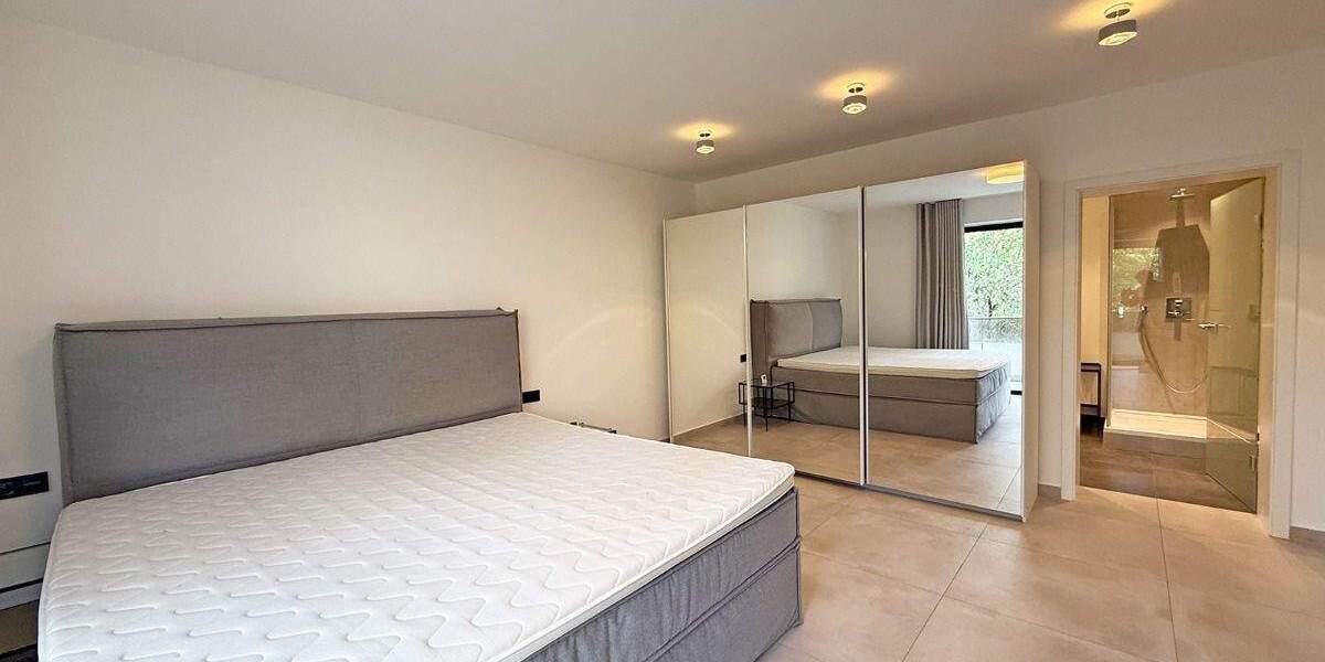 Etagenwohnung Düsseldorf Oberkassel - 2 Zimmer, 82 m&sup2;, 1.650&euro; | Angebot:25916382