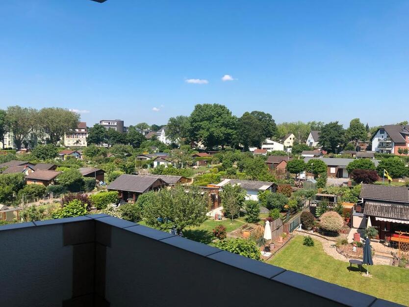 Hochwertig renovierte 3-Zimmer-Wohnung mit unverbaubarem Ausblick