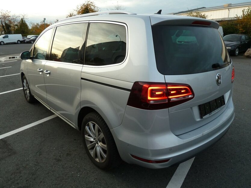 VW Sharan 2.0 TDI DSG Panorama Navi Leder 7 Sitze + 175.000 km 17.900 € Ratingen 40885