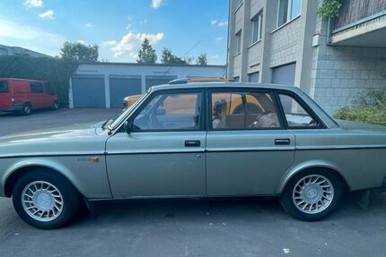 Volvo 240 199.098 km 6.400 &euro; Köln 50737