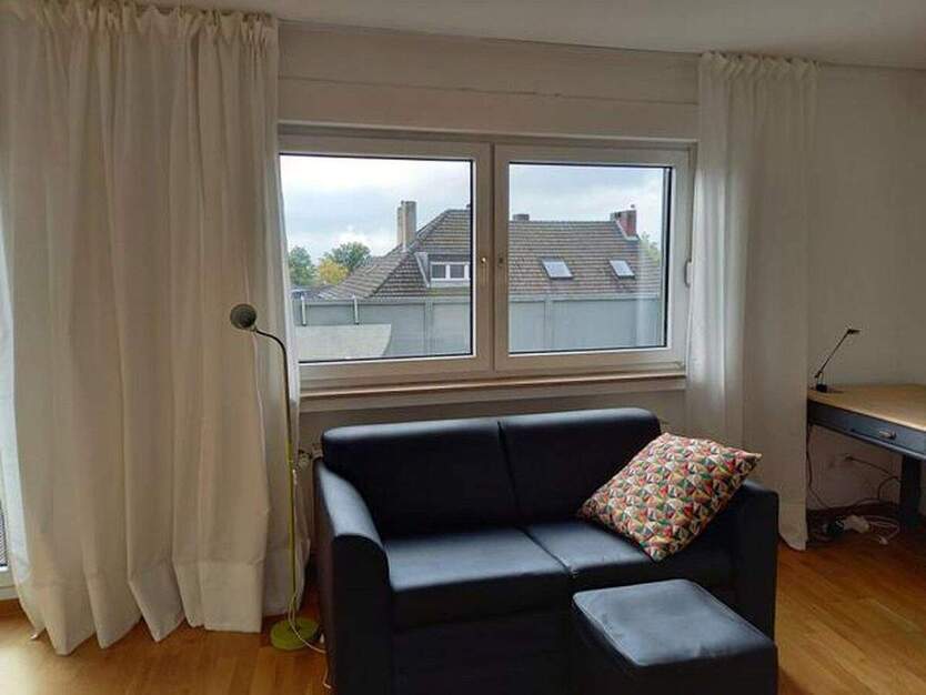 Möbl: Terrasse+wunderschön+gerade Wände: Zimmer,Wohnküche. TH+FH+Flughafen+Zentrum gut erreichbar. 4 zimmer