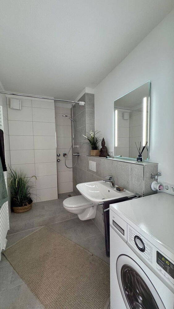 Sofort einziehen: Moderne 2 Zimmer Wohnung mit traumhaftem Sonnenbalkon - sofort bezugsbereit