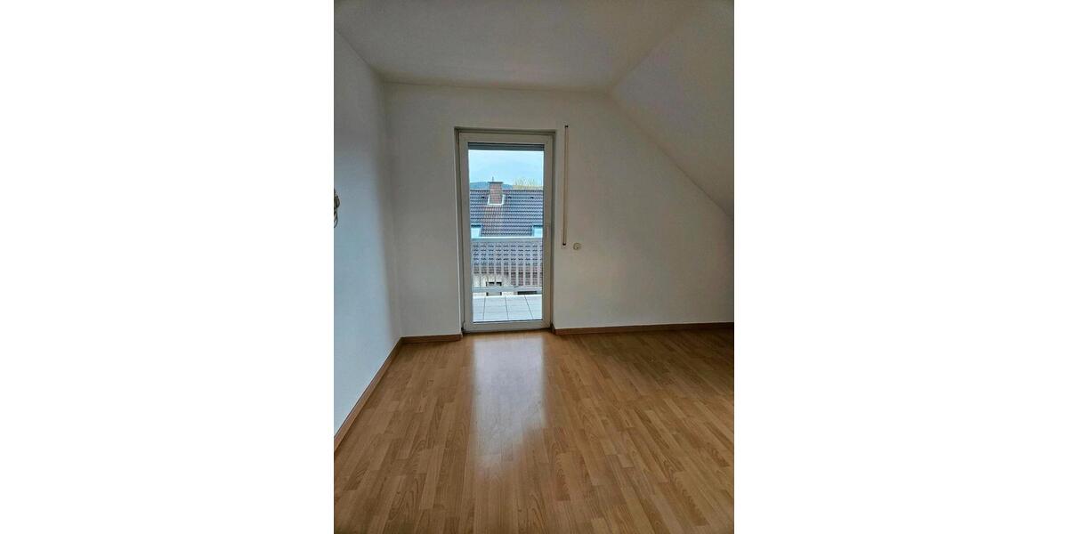 Dachgeschoßwohnung Overath - 4 Zimmer, 83 m&sup2;, 800&euro; | Angebot:25961541