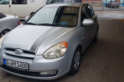 Hyundai Accent 110.000 km 2.799 € Düsseldorf 40231