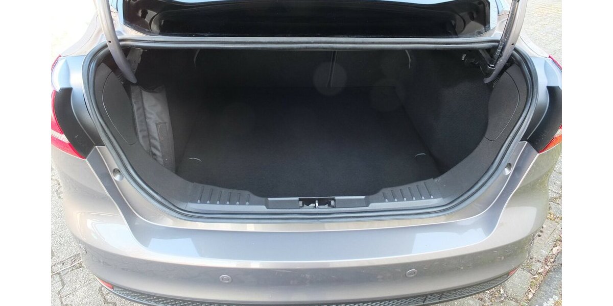 Ford Focus BLACK WEEK 25: KLIMAUTOMATIK PARKPILOT 118.919 km 6.908 € Köln 50858