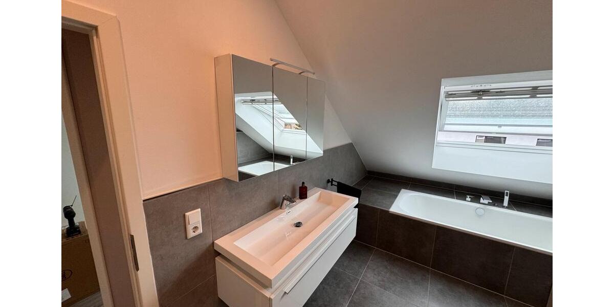 Dachgeschoßwohnung Wuppertal Gemarkung Elberfeld - 3.5 Zimmer, 80 m&sup2;, 800&euro; | Angebot:26413541