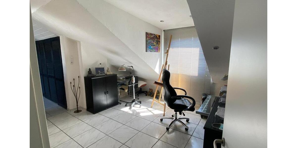 Dachgeschoßwohnung Velbert Velbert-Mitte - 3.5 Zimmer, 100 m&sup2;, 1.000&euro; | Angebot:24606645