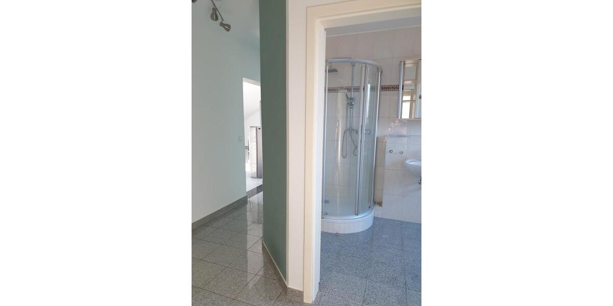 Dachgeschoßwohnung Langenfeld (Rheinland) - 3 Zimmer, 85 m&sup2;, 289.000&euro; | Angebot:27297517