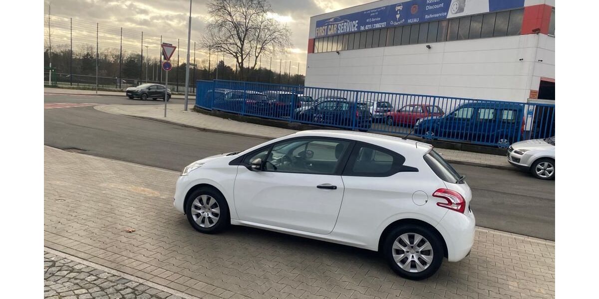 Peugeot 208 88.000 km 4.999 € Düsseldorf 40599