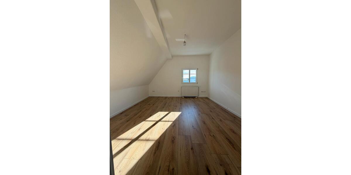 Dachgeschoßwohnung Remscheid Lüttringhausen - 2 Zimmer, 63 m&sup2;, 500&euro; | Angebot:25635993