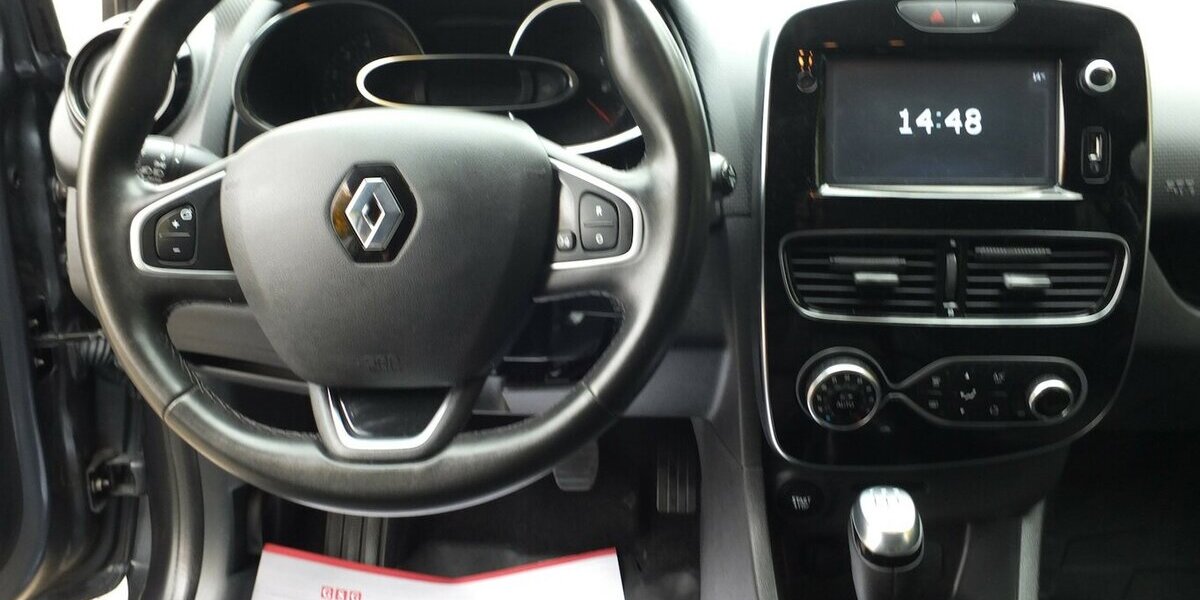 Renault Clio BLACK WEEK 25: EXPRESSION NAVI PARCTRONIC STA 118.021 km 7.904 € Köln 50858