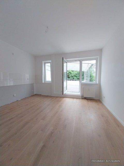 Düsseldorf-Flingern-Süd, Engelbertstraße - Komplett sanierte 2-Zimmer-Wohnung mit großer Sonnenterrasse zeitnah zu mieten !!