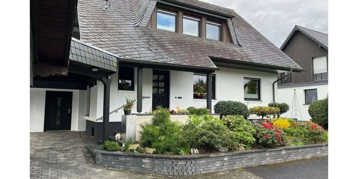 Haus zum Mieten in Overath 2.950 € 240 m² 5 zimmer