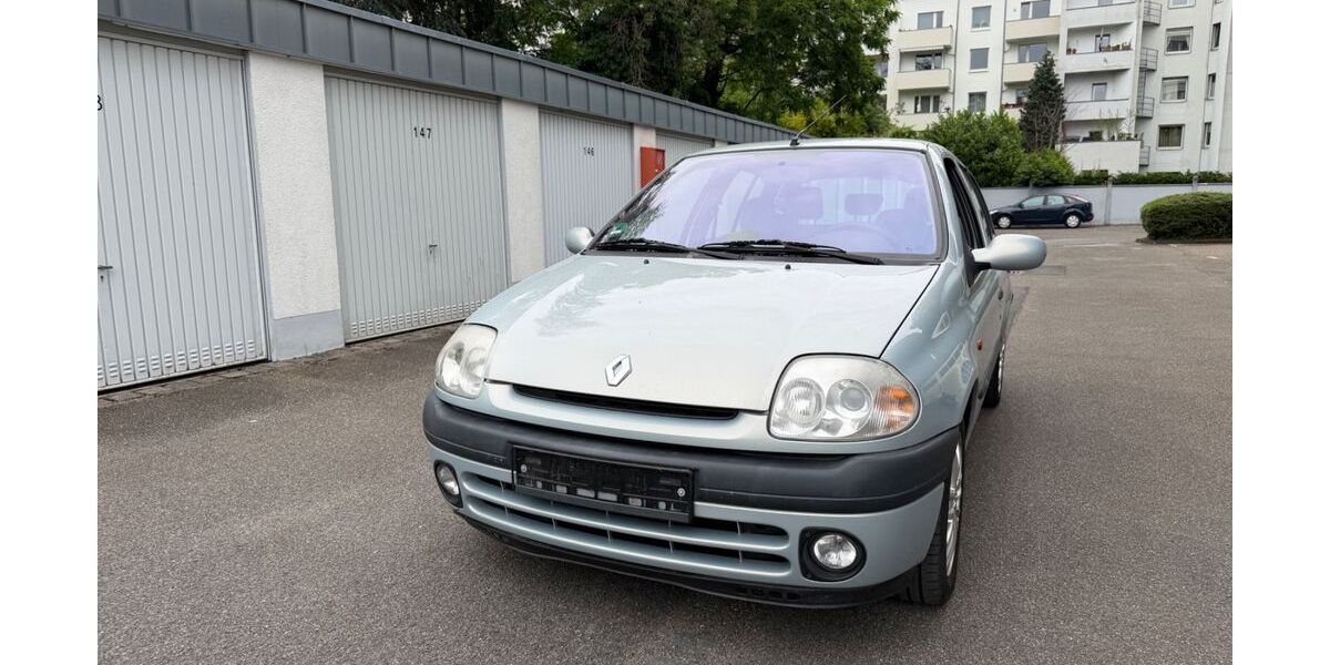 Renault Clio 198.000 km 950 &euro; Düsseldorf 40211