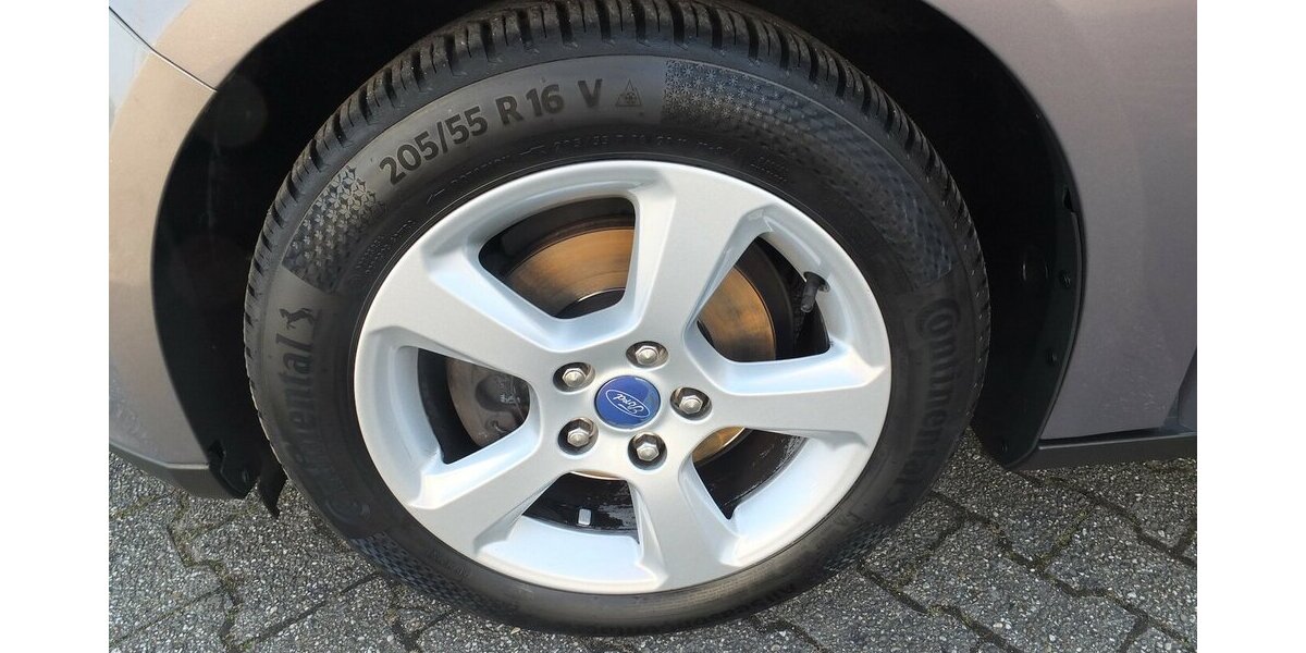 Ford Focus BLACK WEEK 25: KLIMAUTOMATIK PARKPILOT 118.919 km 6.908 € Köln 50858