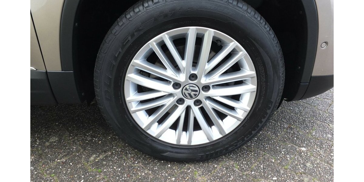 VW Tiguan CUP SPORT NAVI PARKPILOT TEMPOMAT 88.859 km 10.908 &euro; Köln 50858