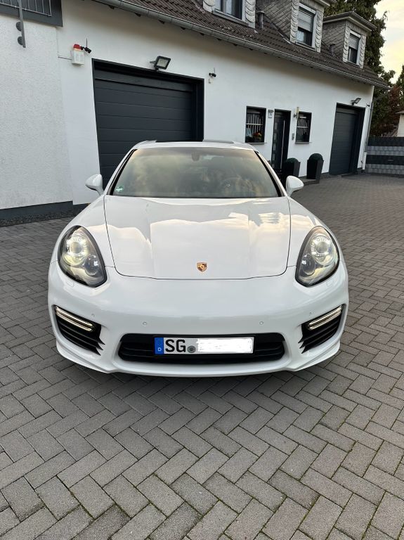 Porsche Panamera 72.000 km 52.890 € Solingen 42719