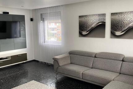 Luxuriöse Wohnung Eigentumswohnung m. Balkon & Garage + Parkplatz 3 zimmer