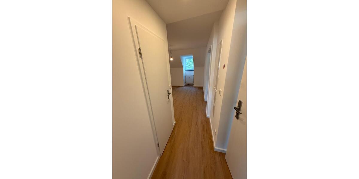 Dachgeschoßwohnung Düsseldorf Oberbilk - 2.5 Zimmer, 49 m&sup2;, 1.000&euro; | Angebot:27594691
