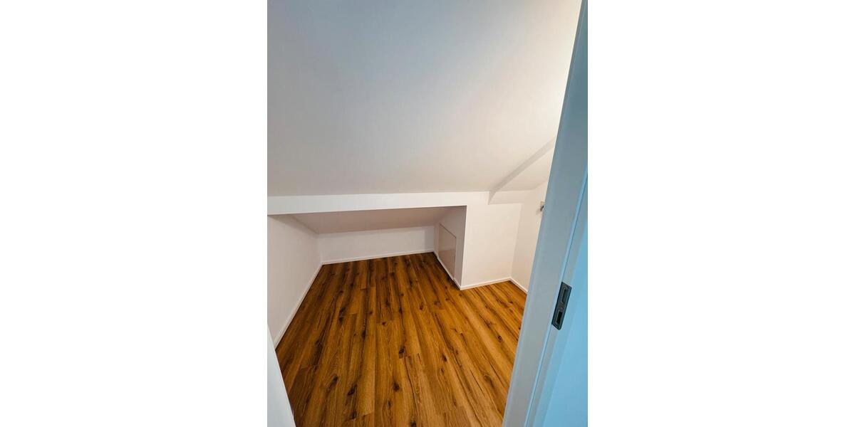 Dachgeschoßwohnung Leverkusen Opladen - 2 Zimmer, 83 m&sup2;, 1.100&euro; | Angebot:27598662