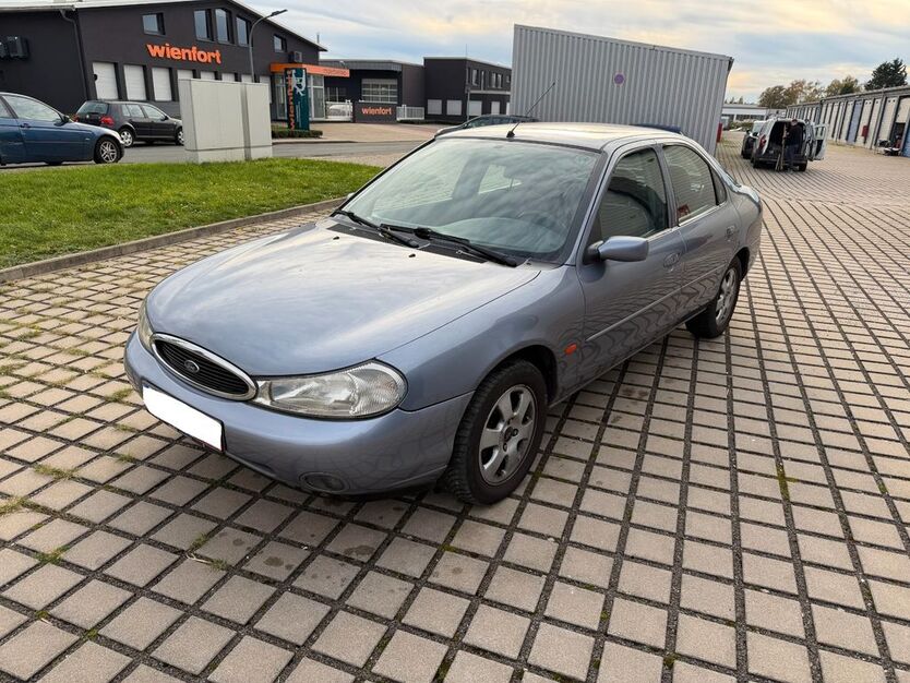 Ford Mondeo 208.000 km 999 € Essen 45329