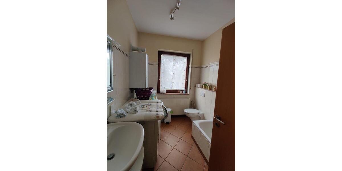 Etagenwohnung Neuss Gnadental - 4 Zimmer, 107 m&sup2;, 2.100&euro; | Angebot:26428285