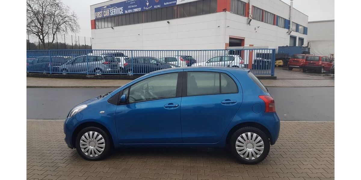 Toyota Yaris 149.556 km 3.999 &euro; Düsseldorf 40599