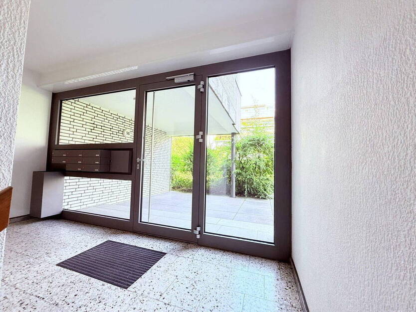 Provisionsfreier Direktverkauf: Kernsanierte 3-Zimmer-Wohnung mit TG , Düsseldorf-Golzheim