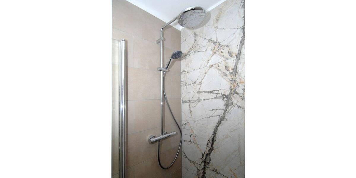 Düsseldorf-Unterrath: 3-Zimmer ETW mit Küche, Bad u. Flur ... plus 27 m² Nutzfläche im UG inkl. Gartennutzung ... Erstbezug nach Totalsanierung 3 zimmer