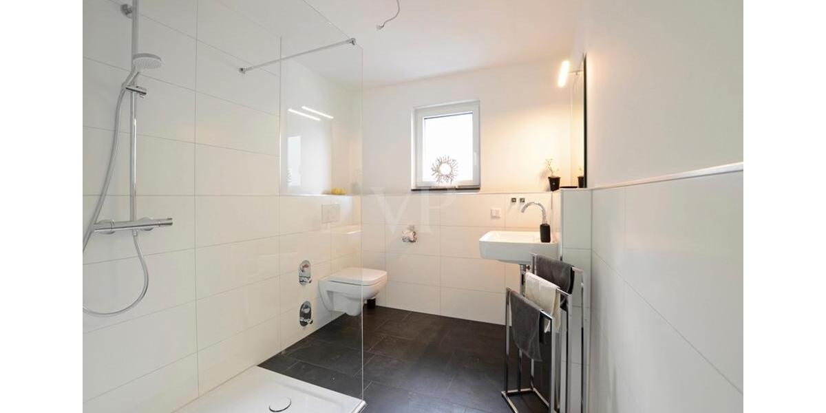Etagenwohnung Langenfeld (Rheinland) - 2 Zimmer, 81 m&sup2;, 1.090&euro; | Angebot:26661746