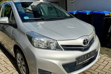 Toyota Yaris 131.000 km 4.990 &euro; Köln 51105