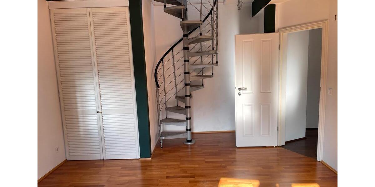 Dachgeschoßwohnung Remscheid Reinshagen - 5 Zimmer, 120 m&sup2;, 1.600&euro; | Angebot:25231588