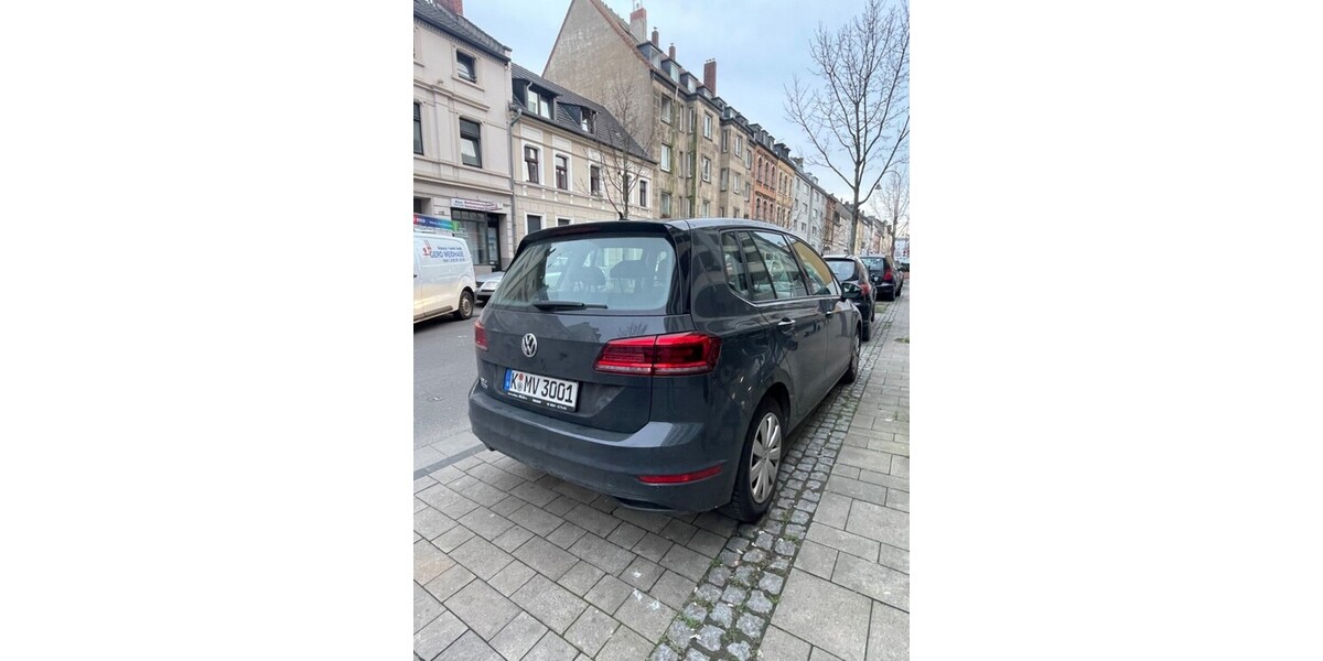 VW Golf Sportsvan 184.235 km 10.500 € Köln 50667