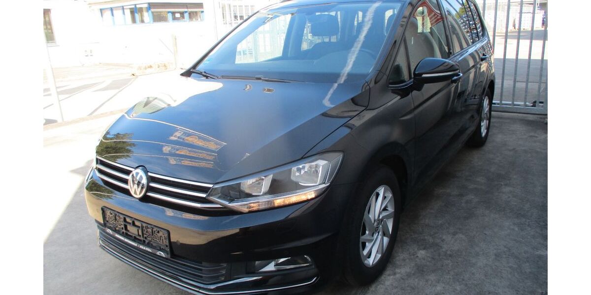 VW Touran 114.225 km 11.970 &euro; Köln 51105