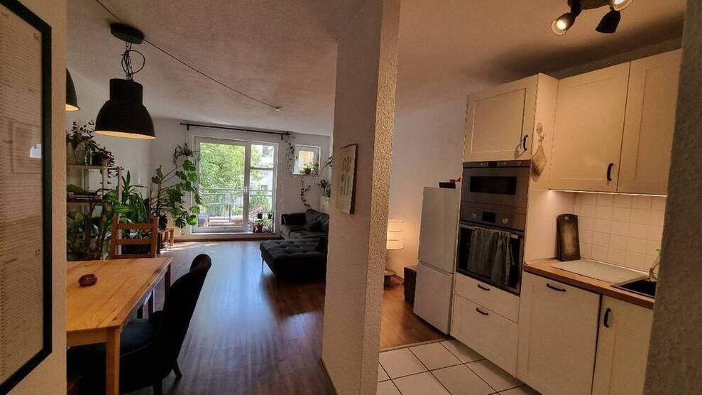 JUNGE UND MODERNE Wohnung IN ZENTRALER LAGE ! FÜR DEN KAPITANLEGER GUT VERMIETET