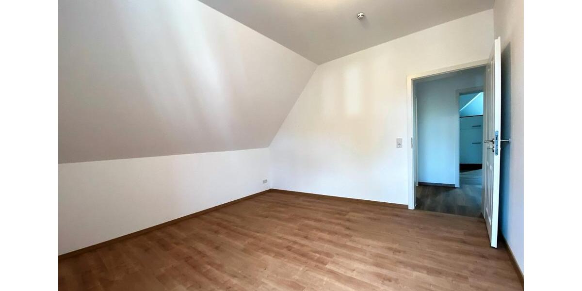 Dachgeschoßwohnung Wuppertal Dönberg - 3 Zimmer, 64 m&sup2;, 770&euro; | Angebot:27572258