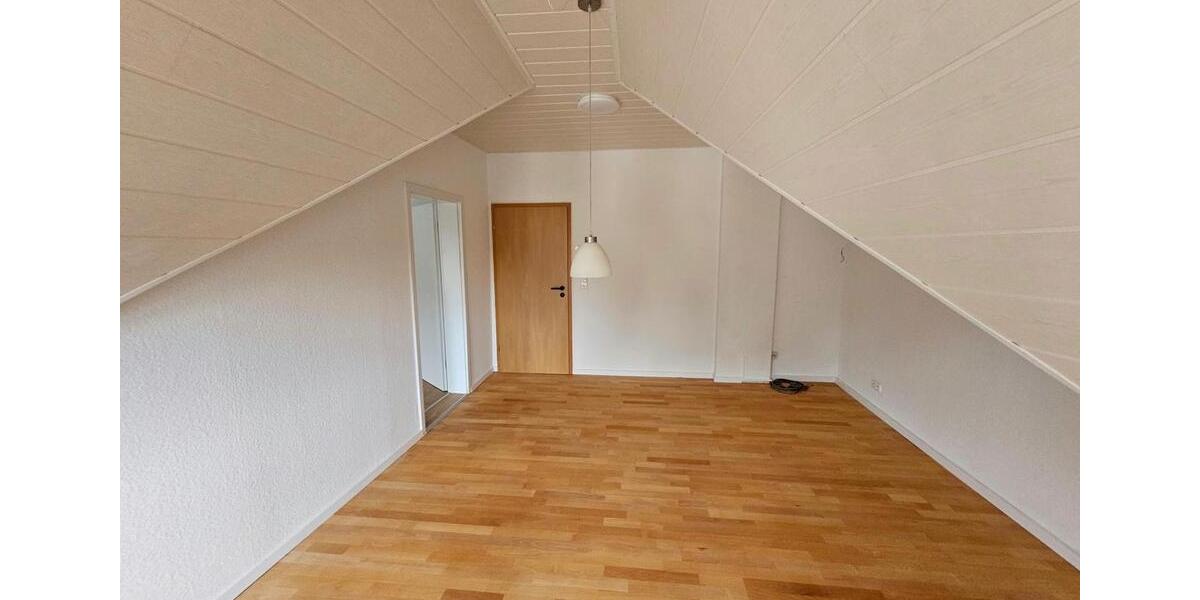 Dachgeschoßwohnung Solingen Aufderhöhe - 4 Zimmer, 85 m&sup2;, 930&euro; | Angebot:27603836
