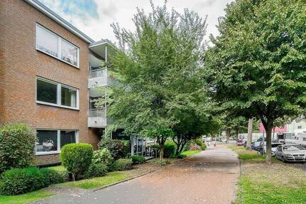 4,5 Zimmer - Balkon - Tiefgarage - freigezogen