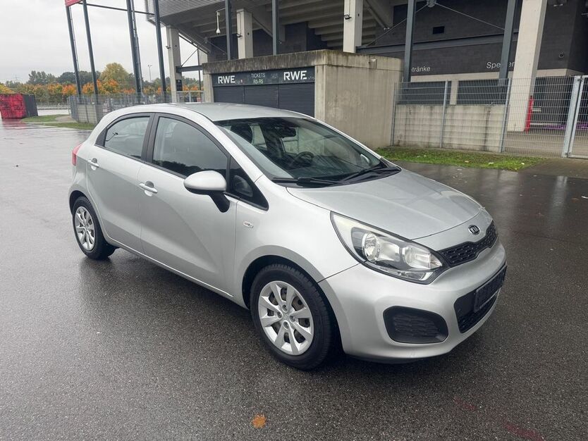 Kia Rio 118.000 km 4.490 € Essen 45356