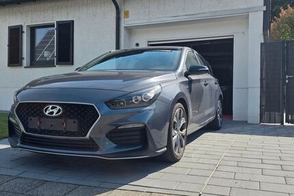 Hyundai i30 93.961 km 15.400 &euro; Düsseldorf 40591