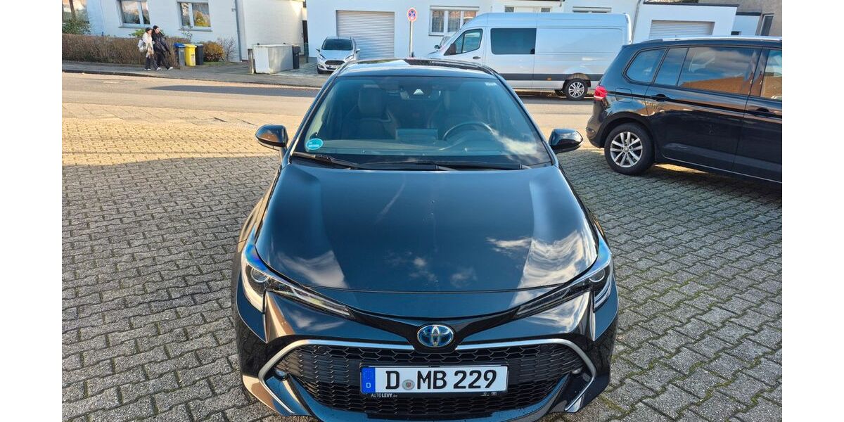 Toyota Corolla 34.047 km 24.800 &euro; Düsseldorf 40627