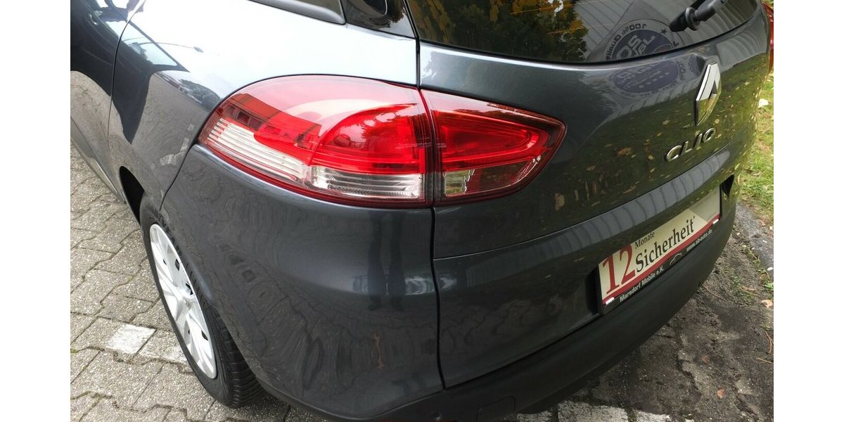 Renault Clio BLACK WEEK 25: EXPRESSION NAVI PARCTRONIC STA 118.021 km 7.904 € Köln 50858