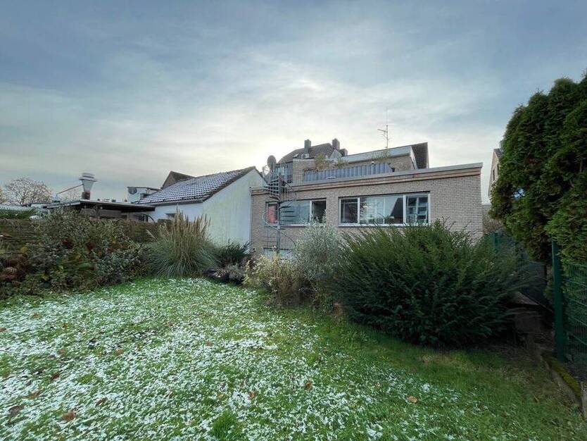 Gepflegtes Wohngeschäftshaus auf schönem Grundstück in belebter Lage