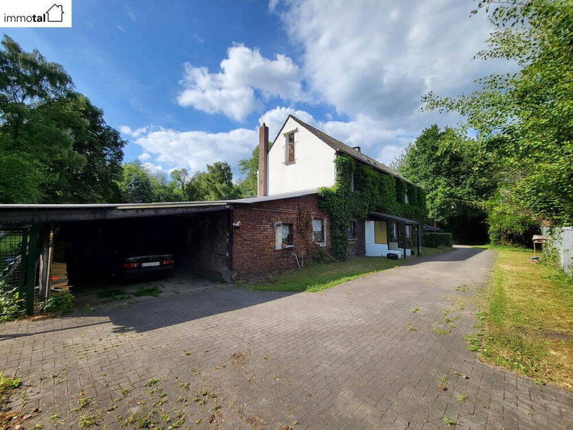 Charmantes Mehrfamilienhaus in Waldrandlage mit großem Grundstück und Ausbaupotenzial