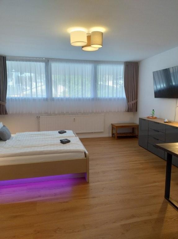 Verkauf eines kleinen Hotel garni in Köln voll genehmigter Beherbergungsbetrieb mit 8 Betten 4 Zimmern, studentisches Wohnen denkbar zimmer