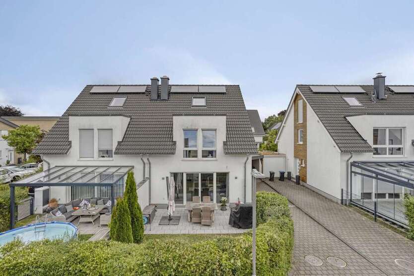 Haus zum Kaufen in Langenfeld 689.000 € 138 m²
