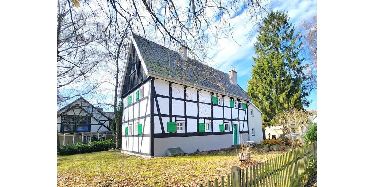 Einfamilienhaus Bergisch Gladbach Paffrath - 4 Zimmer, 155 m&sup2;, 2.350&euro; | Angebot:25715770